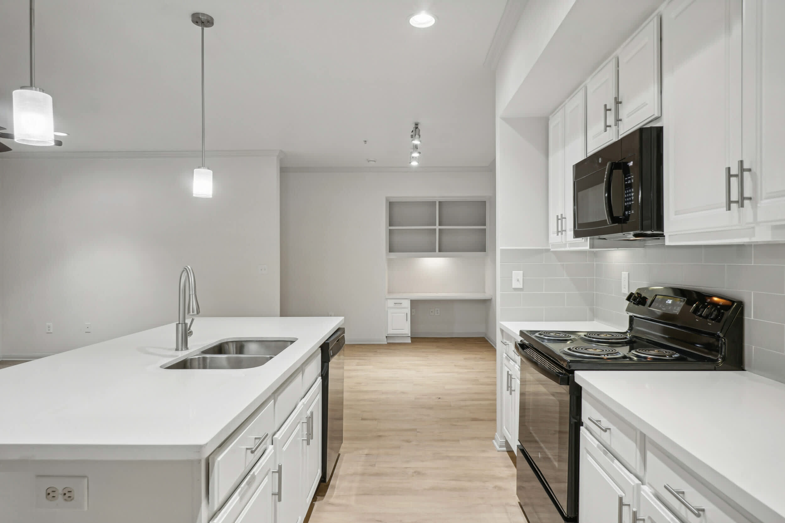 The Henry At Jones Road – photo 2