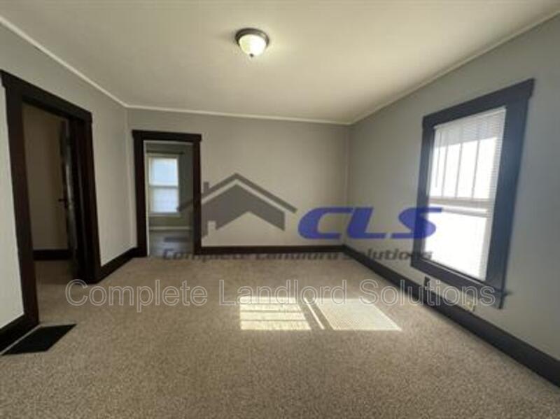 1526 Woodley Avenue – photo 2
