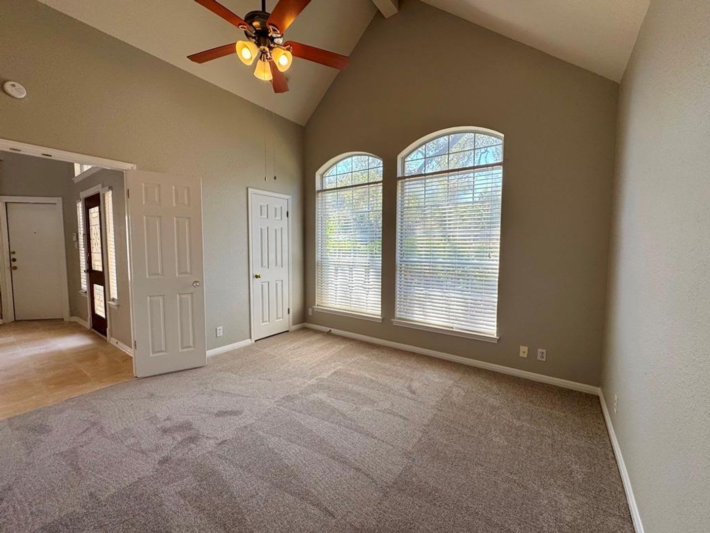 Bright Home With Big Windows Open Floorplan Available In Circle C Ranch – photo 3