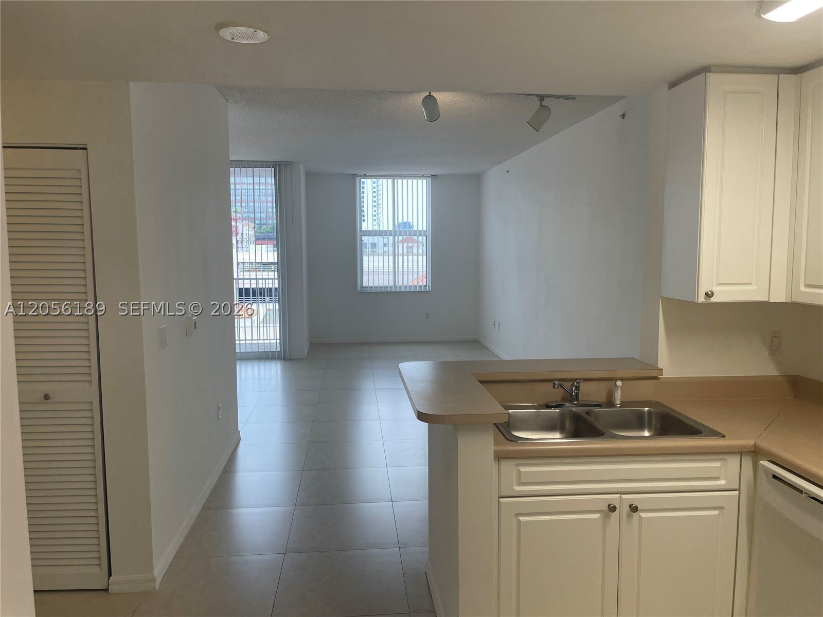 255 Evernia St – photo 3
