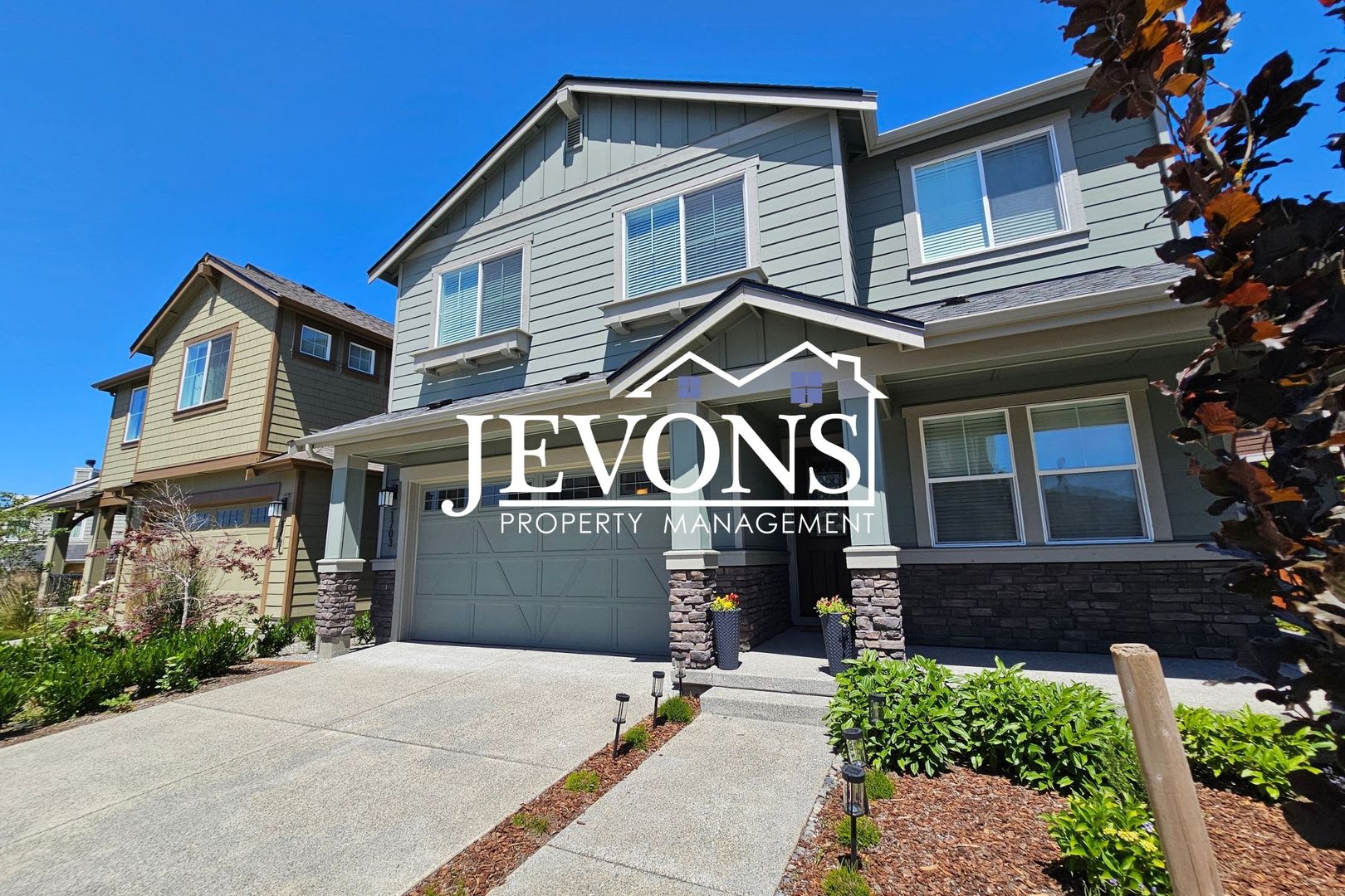 Newly Built 5BR/3BA Home in Issaquah with 2-Car Garage & W/D Included – photo 1
