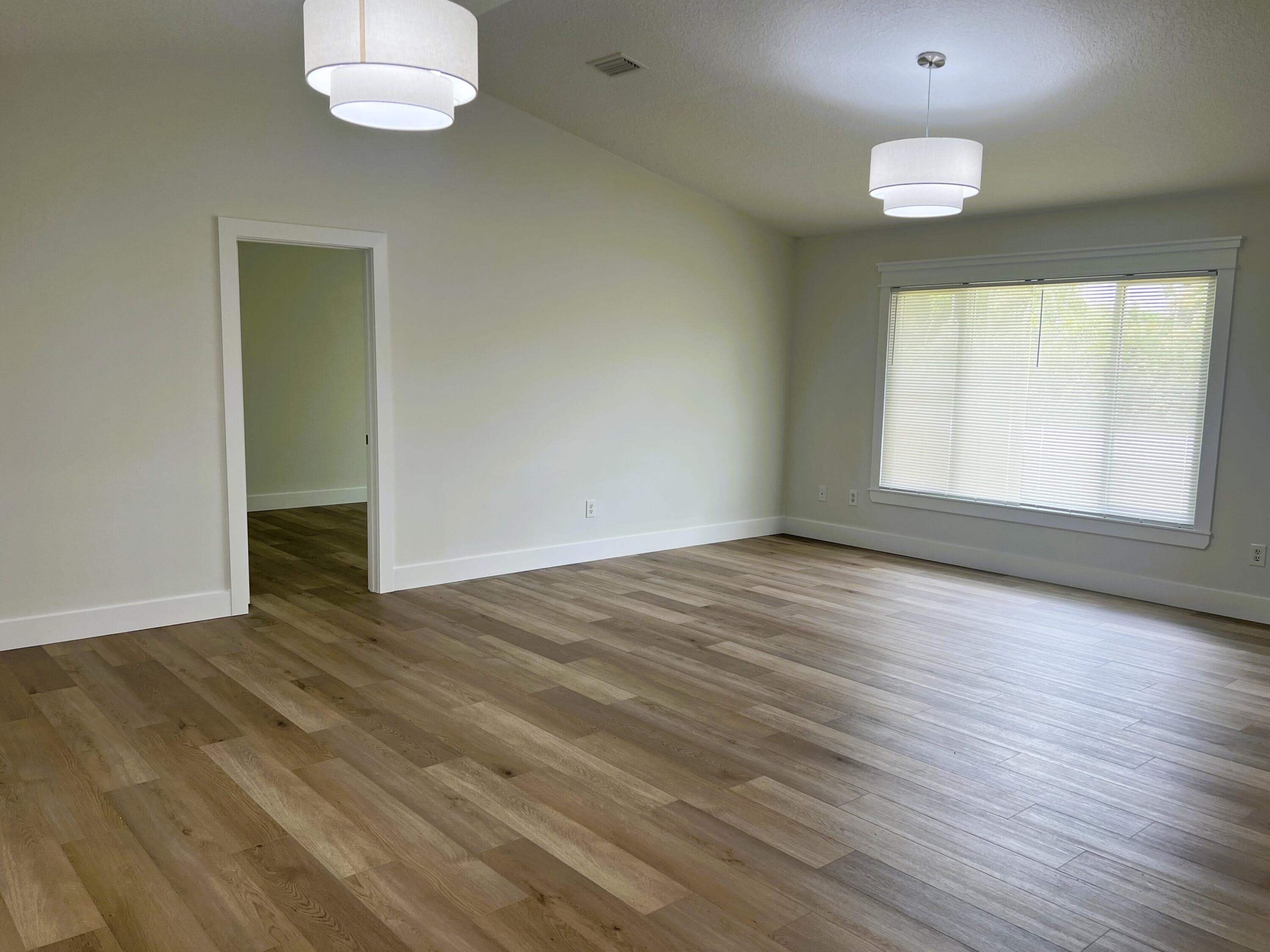 7105 NORTH Boulevard – photo 2