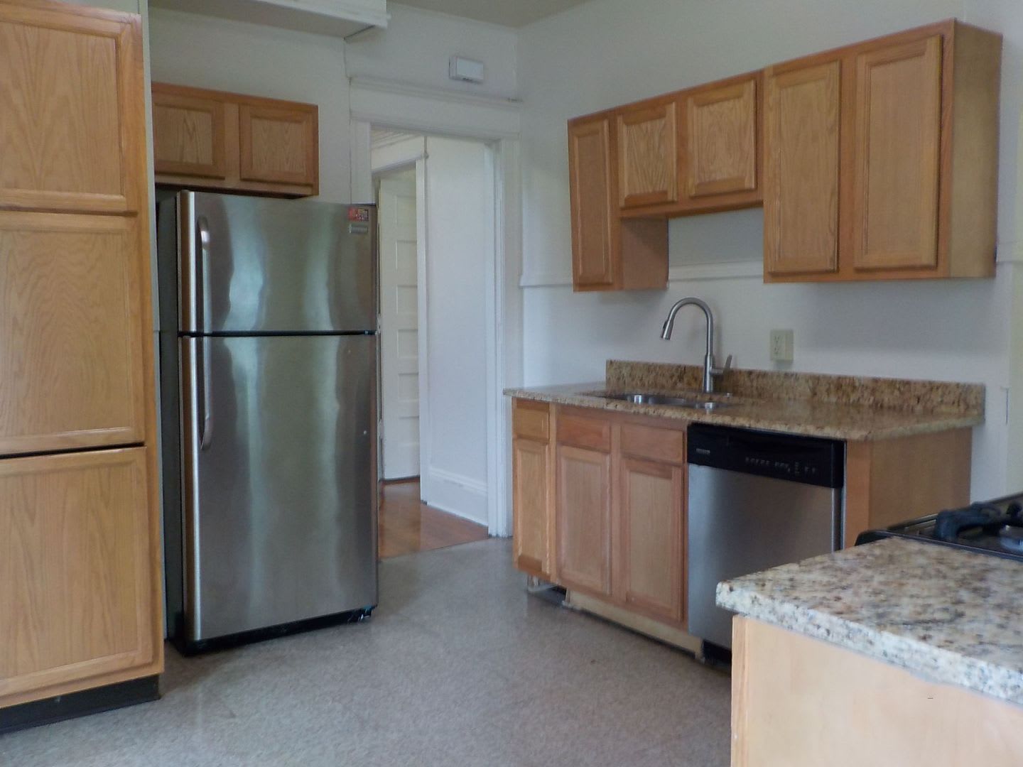 515 Allen Street Available 6 1 27 Spacious Single Family Home With Private Back Yard – photo 2