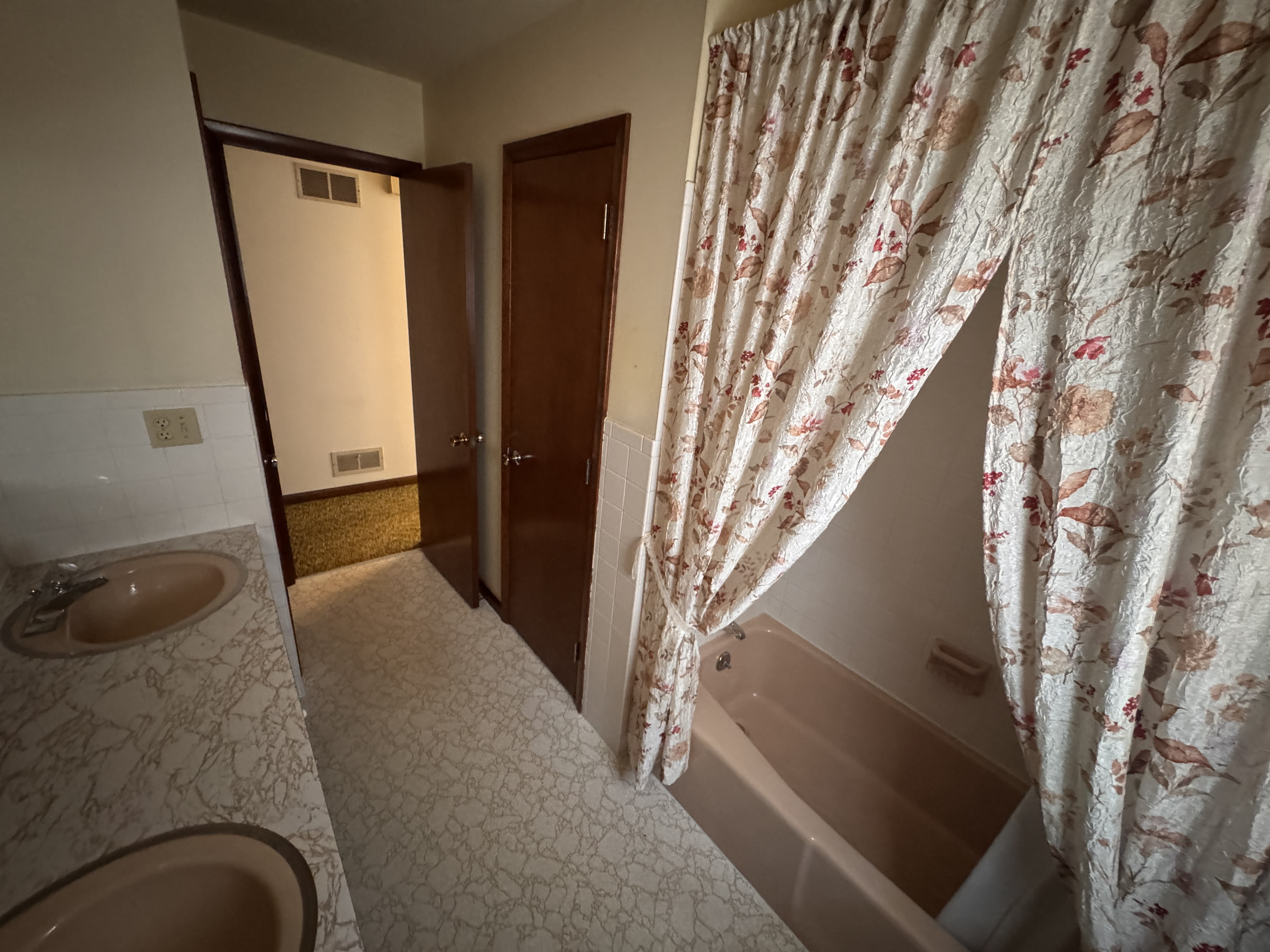 1136 Lexington Rd – photo 5