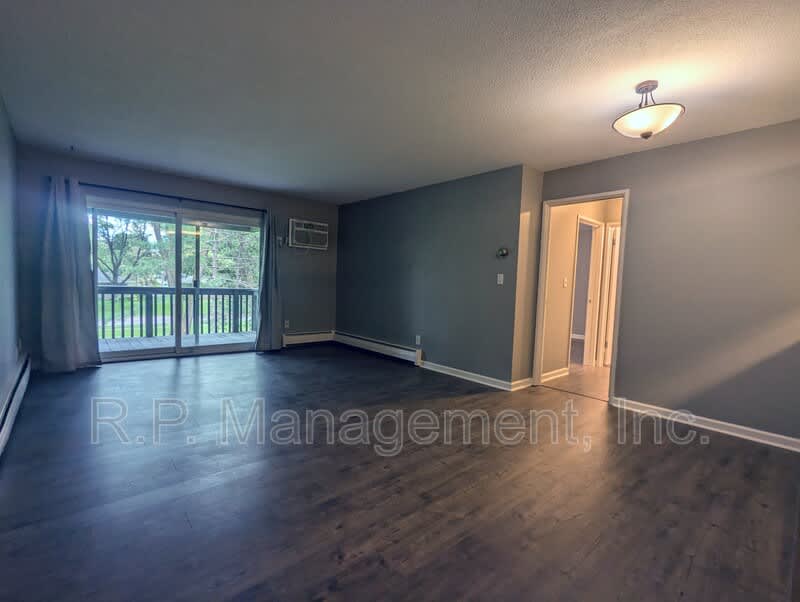 2800 Hamline Ave N – photo 4