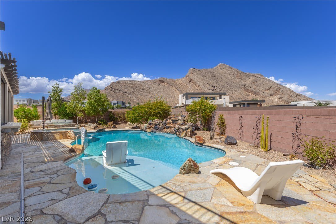 4081 Turquoise Falls Street – photo 2