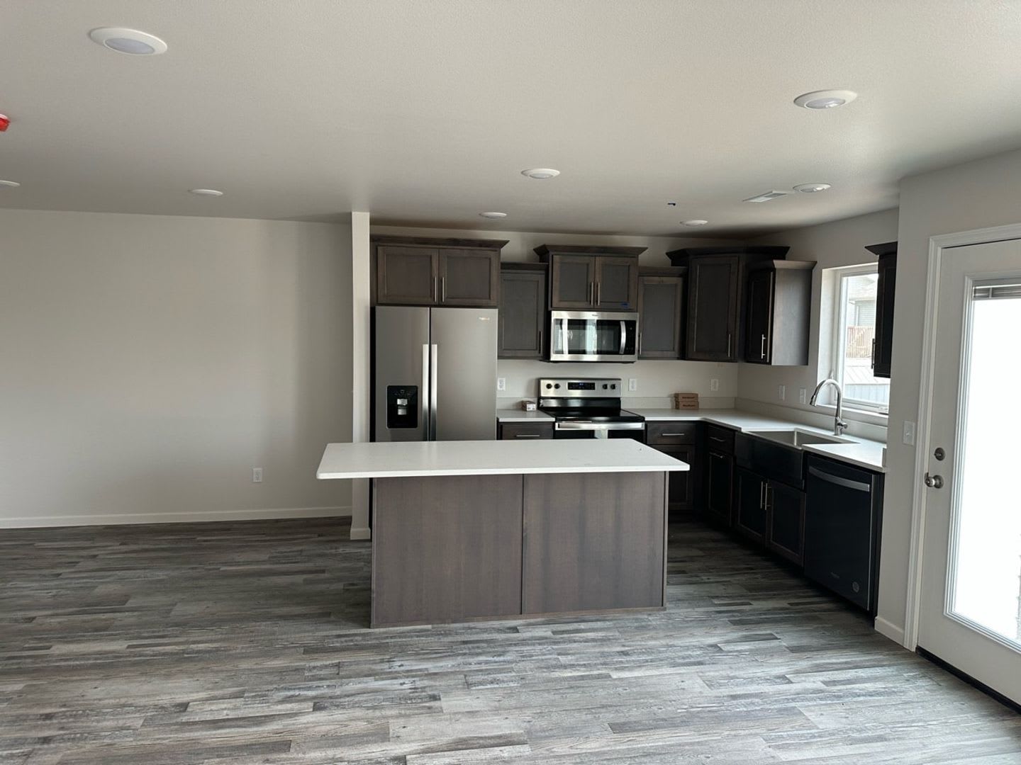 Spacious 3-bed 2.5 Bath – photo 3