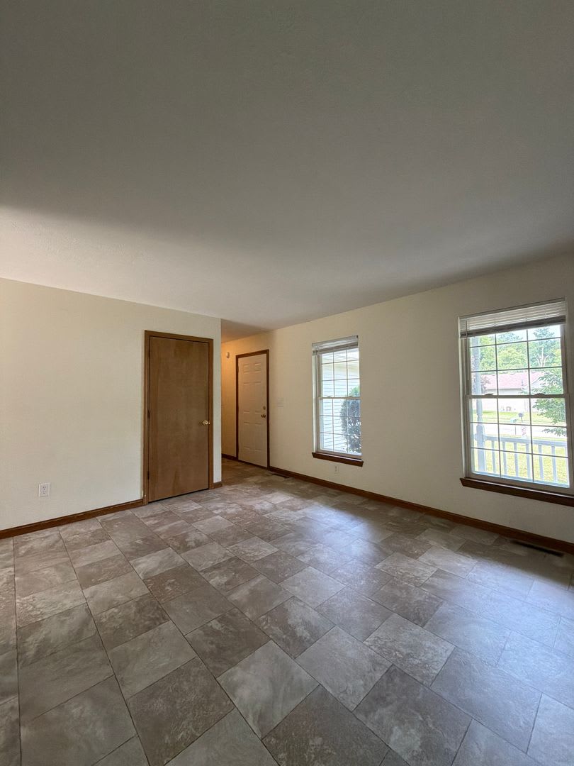 LIMITED TIME $500 OFF FIRST MONTH RENT – photo 1
