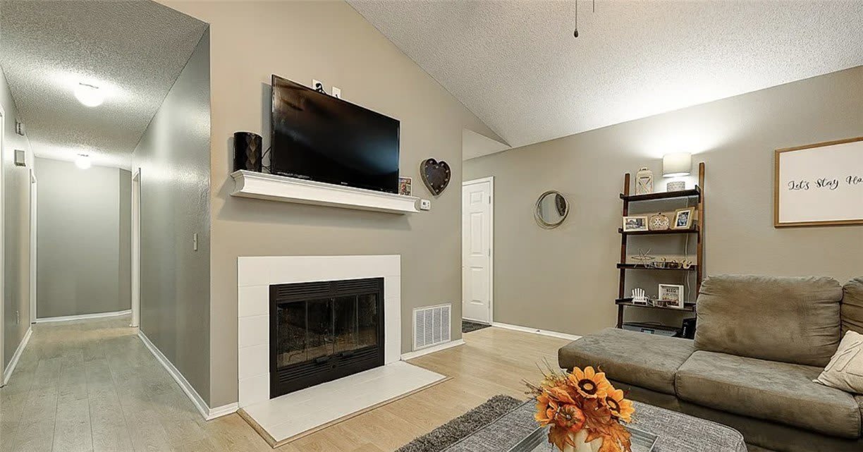 1701 Signature Drive – photo 4