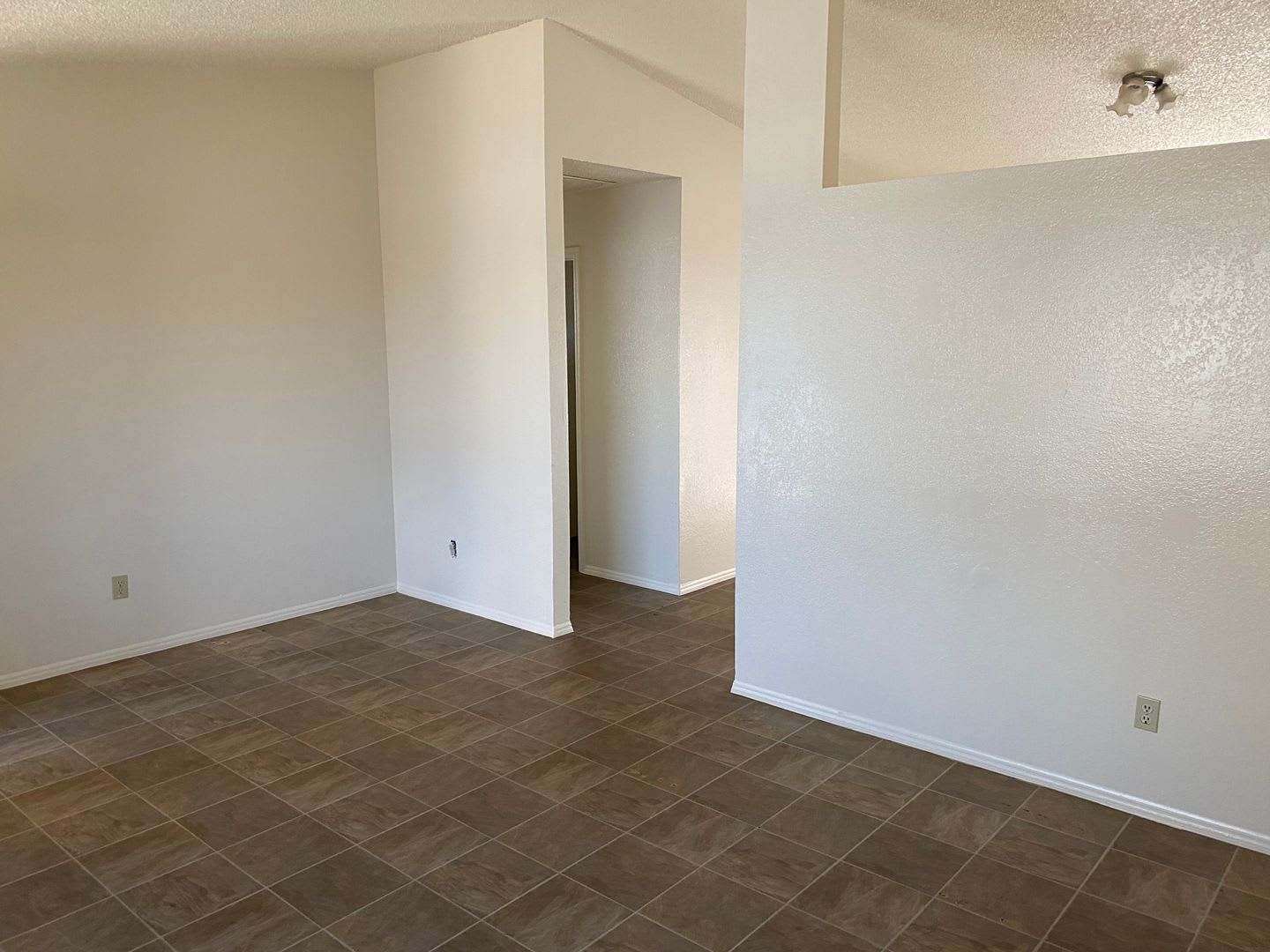 2 Bed One Bath Apartment At Greenfield And University – photo 3