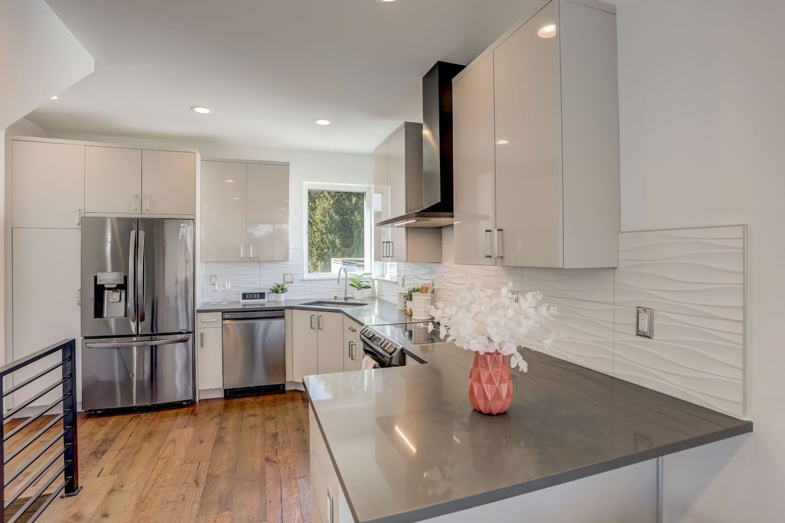Modern Townhome on Beacon Hill! – photo 2