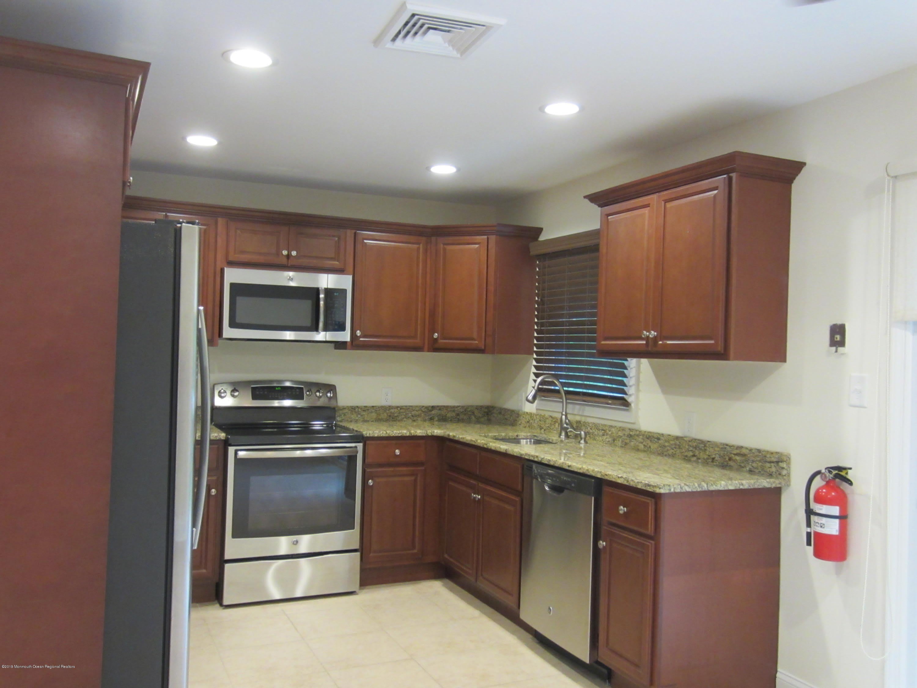 22 Lasatta Avenue – photo 4