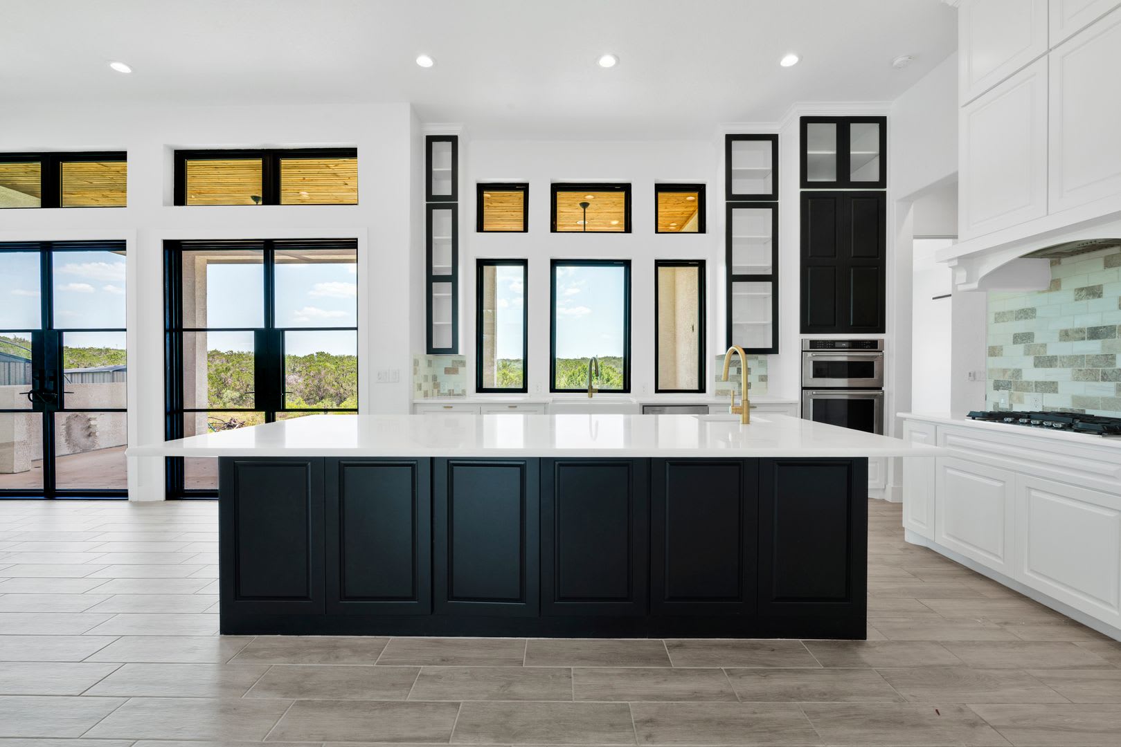 Modern Hill Country Elegance on 2 Acres- Custom 2023 Single-Family Home in Mico, TX! – photo 2