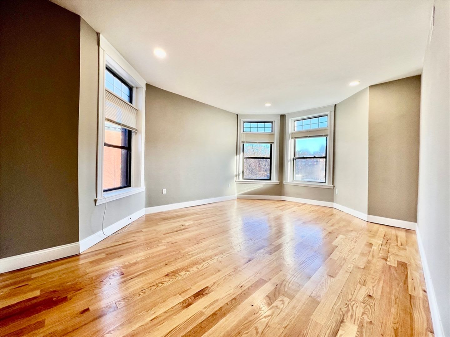 Charming 5 Bedroom – photo 2