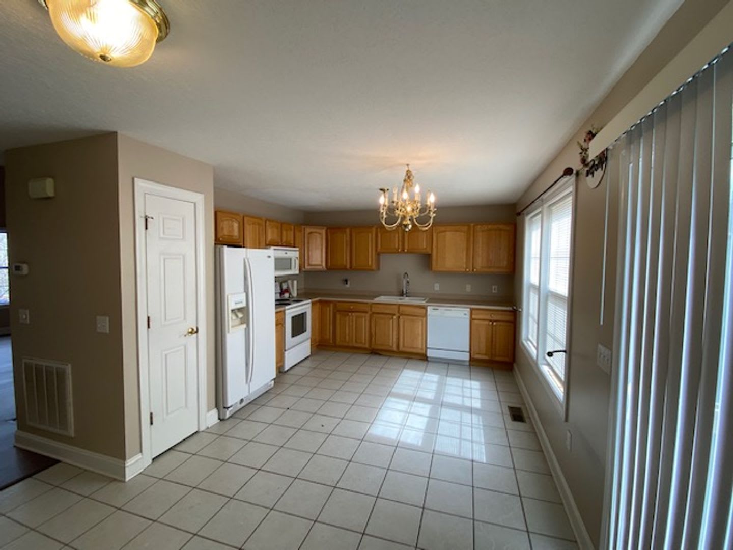 Available Large Townhome in Christiansburg! – photo 5