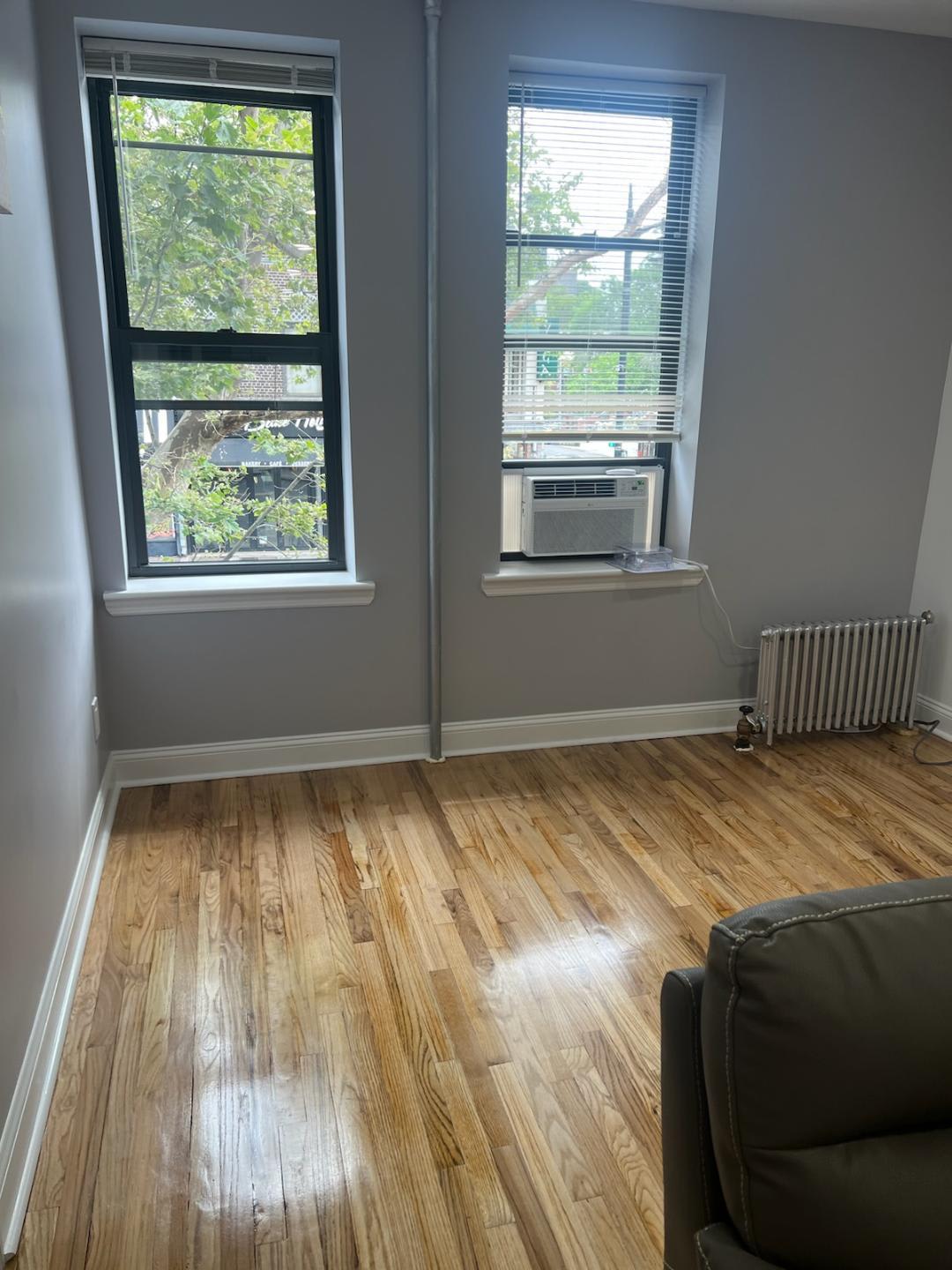 33-03 Broadway – photo 3