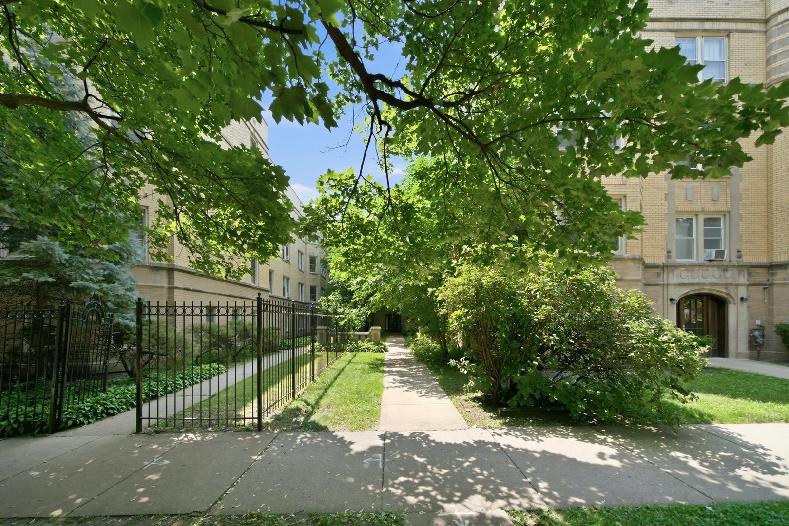 6316 N Artesian Avenue – photo 2