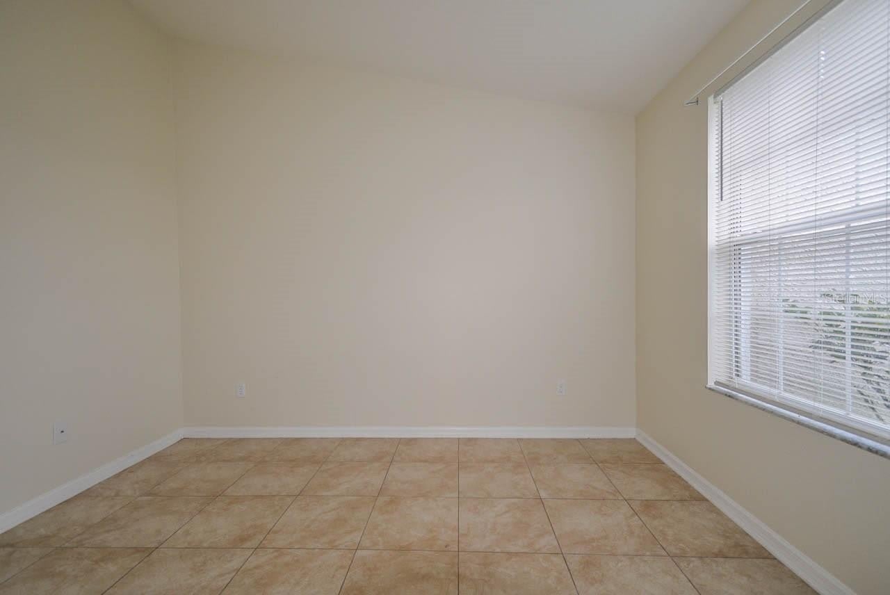 1607 AVONDALE RIDGE Drive – photo 5