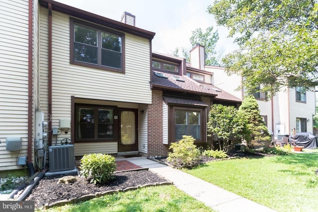 13 HEATHER COURT – photo 1