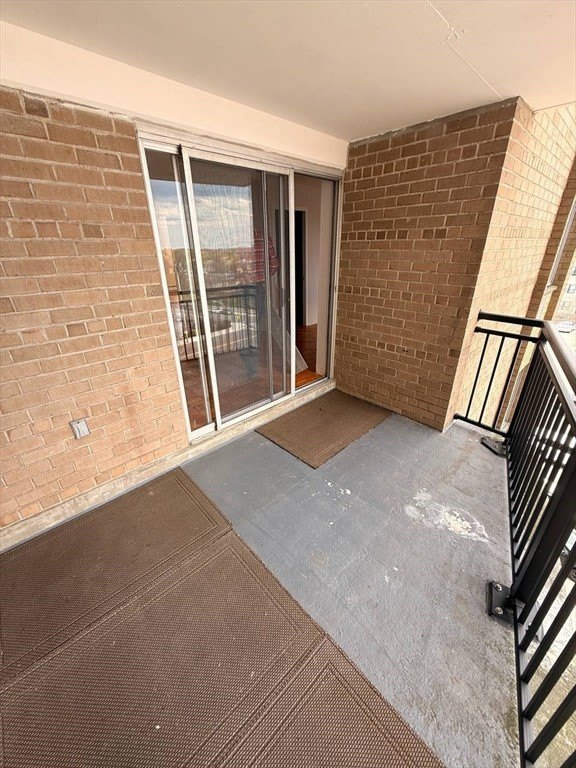 1025 Hancock St – photo 2