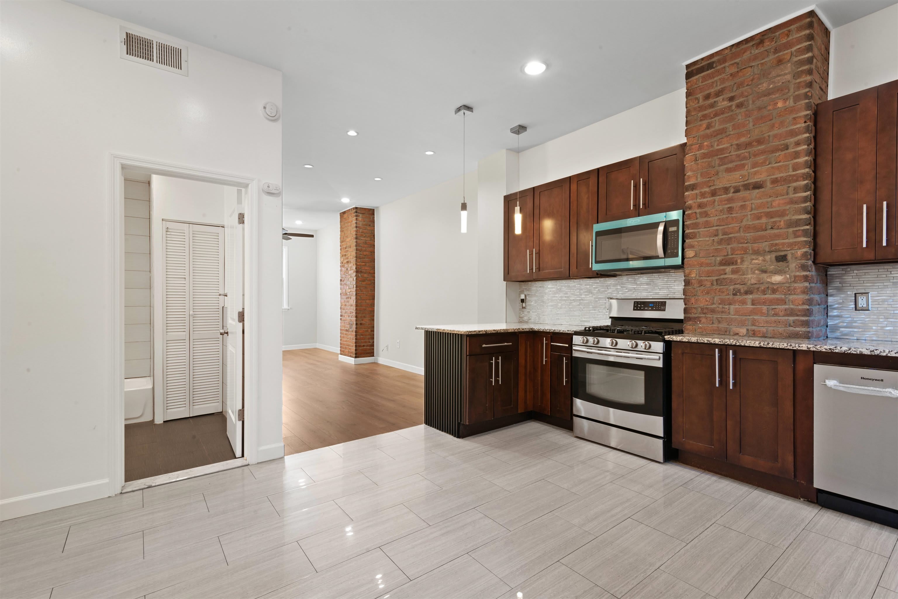 17 RAVINE AVE – photo 3