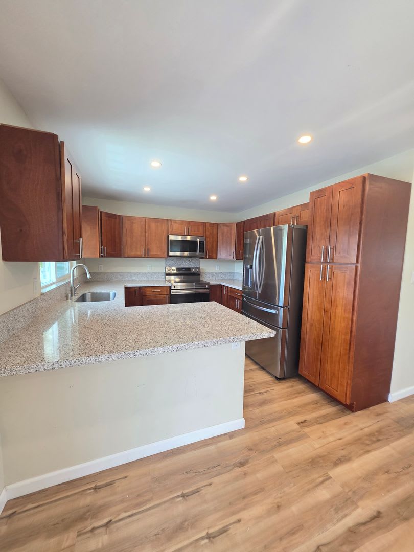 AVAILABLE NOW! 2 bed, 2 bath, 2 tandem parking – photo 2