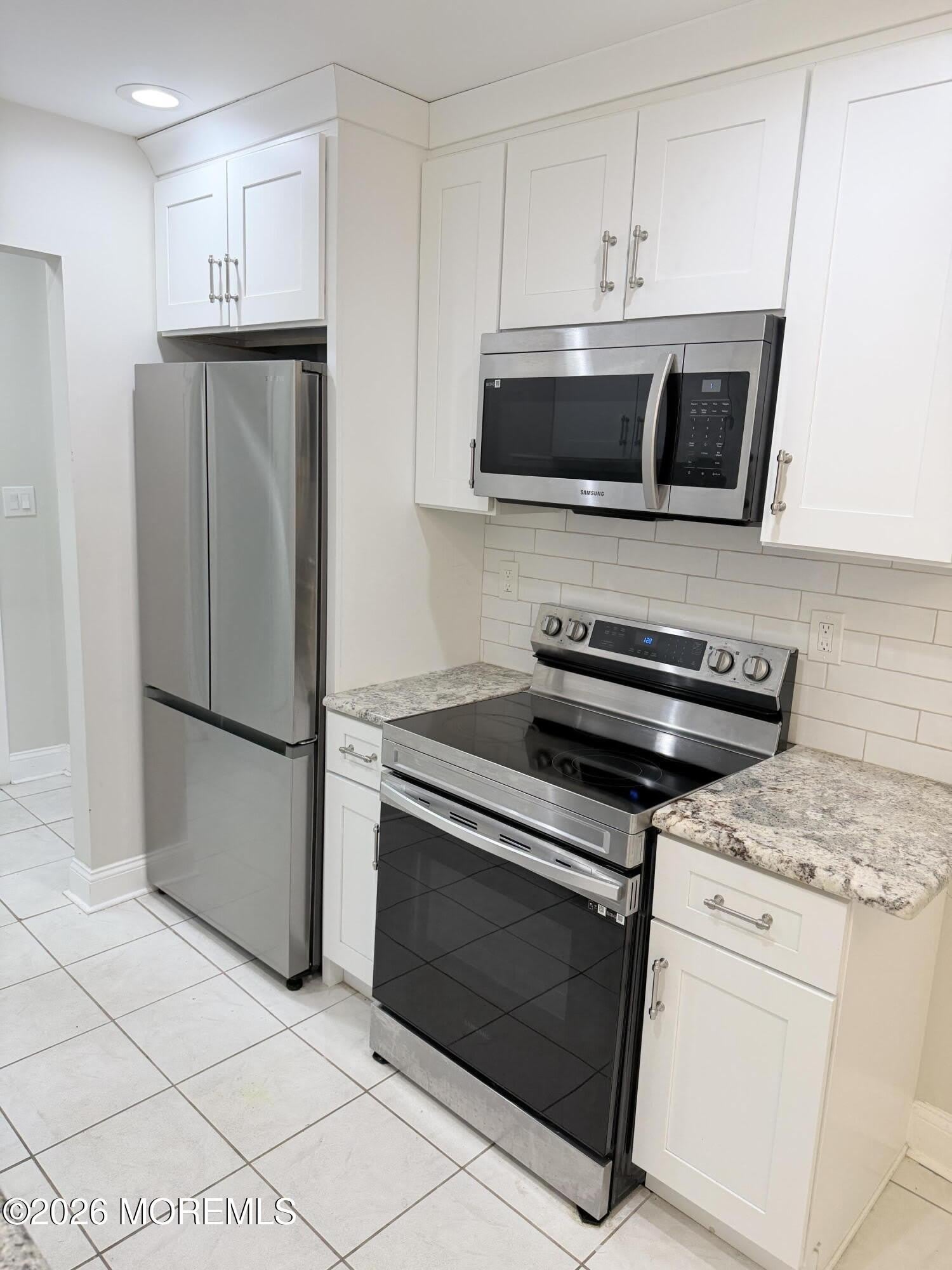 35 Amberly Drive – photo 1