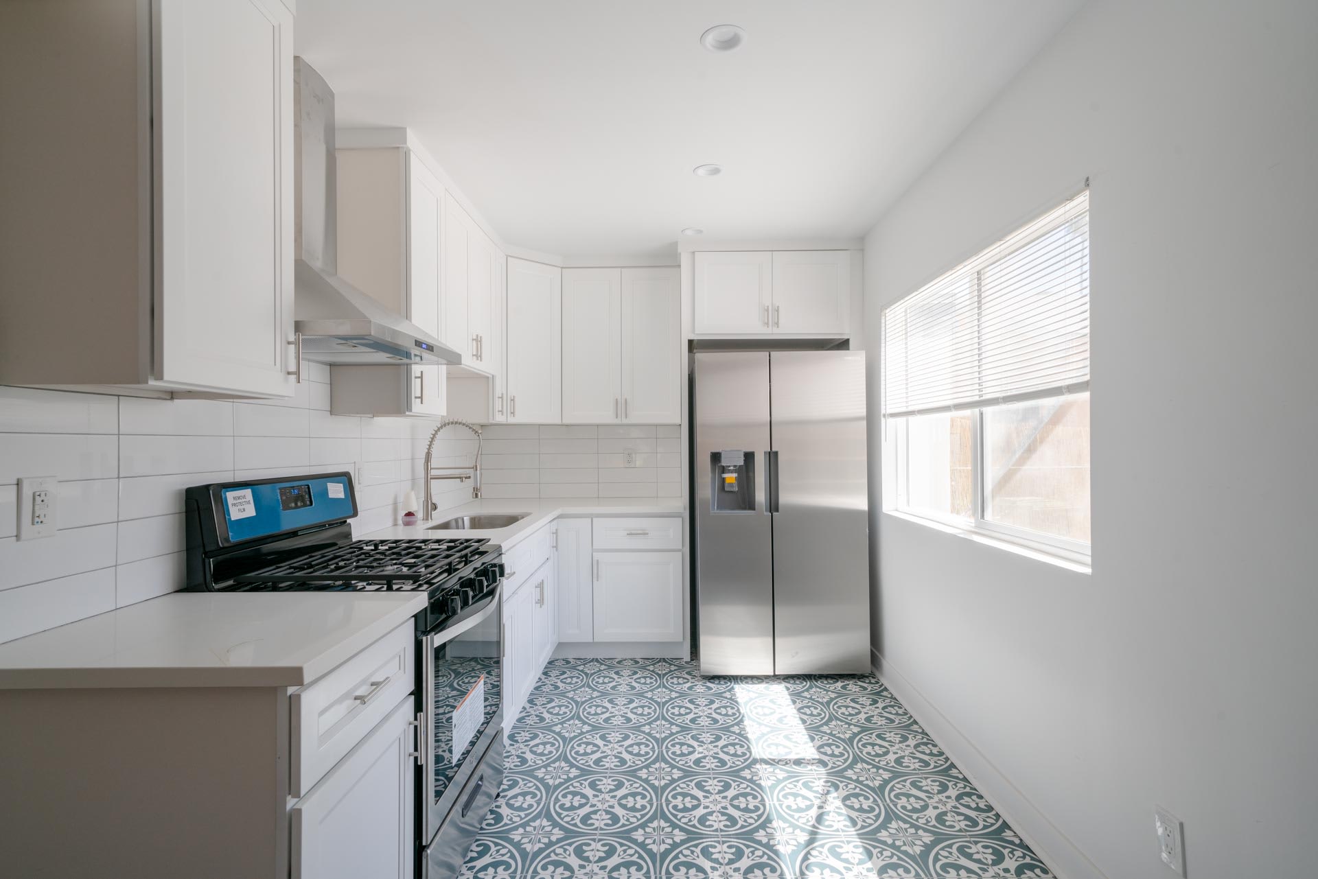 2325 1 2 South Sycamore Avenue – photo 3