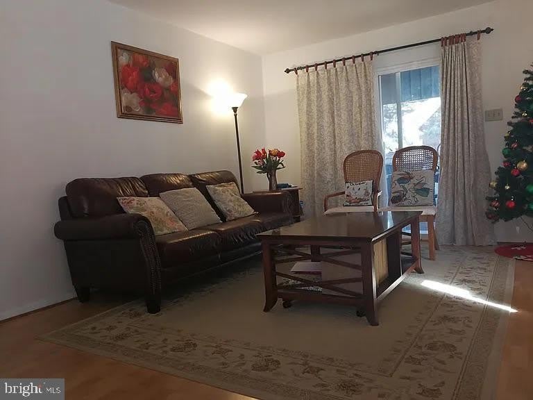 1010 JULIAN Place – photo 3