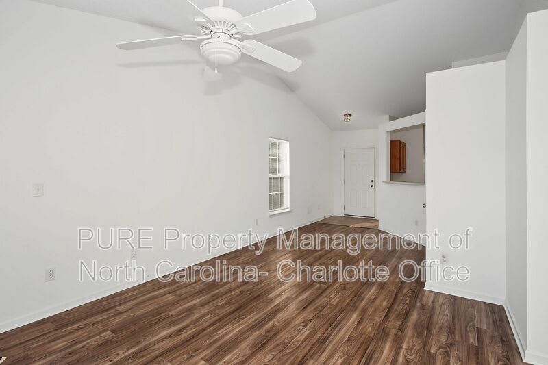 2910 Bridgeville Lane – photo 4