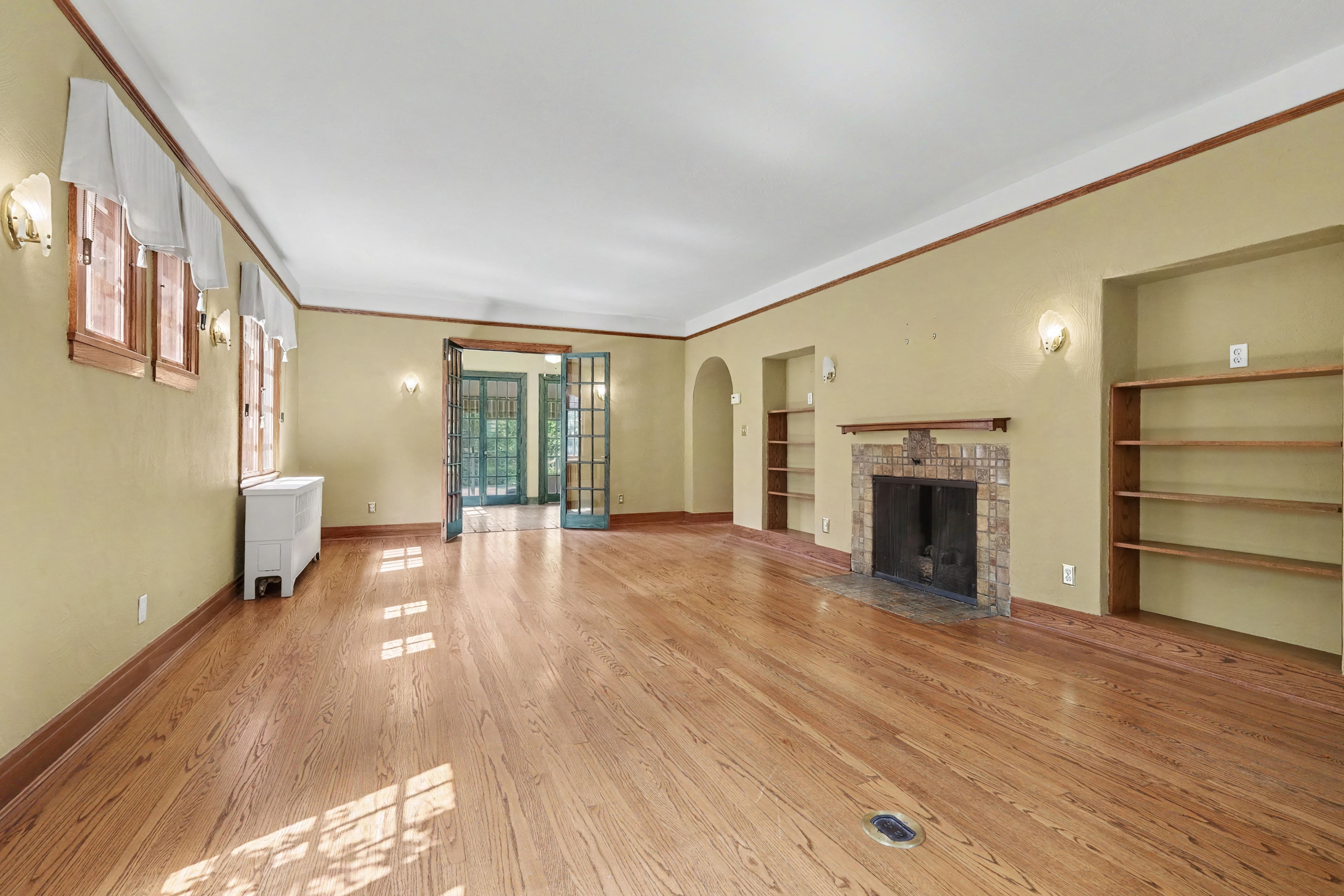 1139 Cadillac Dr SE – photo 5