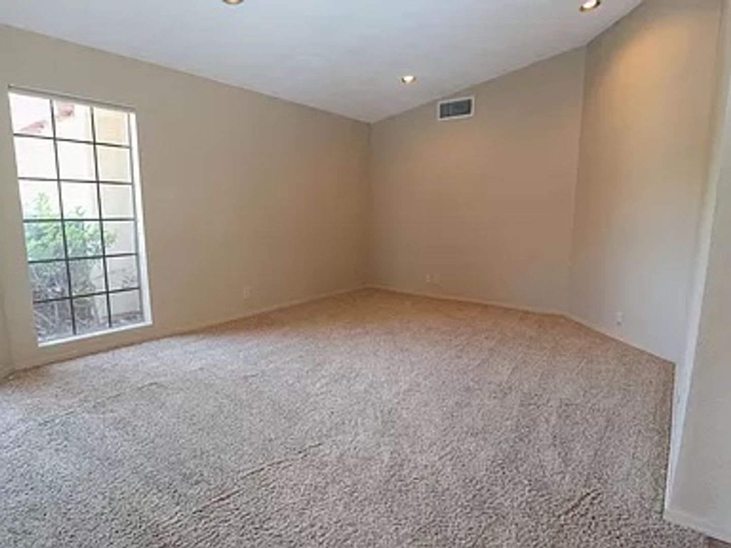 Available! Beautiful 4 Bedroom Home in Guard-Gated La Paloma Ridge Estates – photo 5
