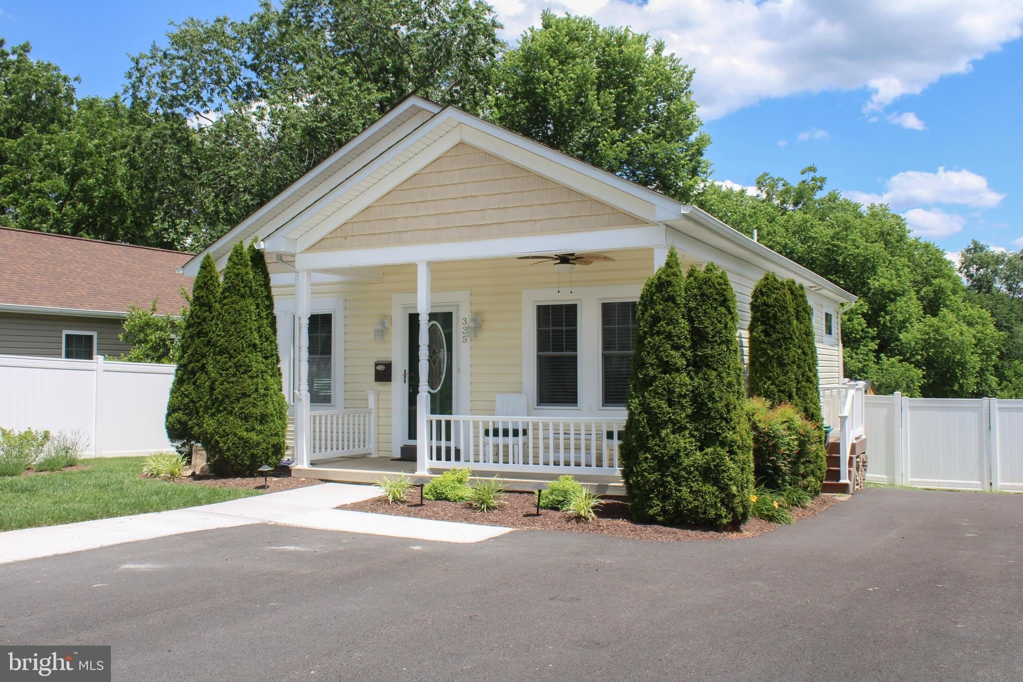 335 S COMMERCE Street – photo 2