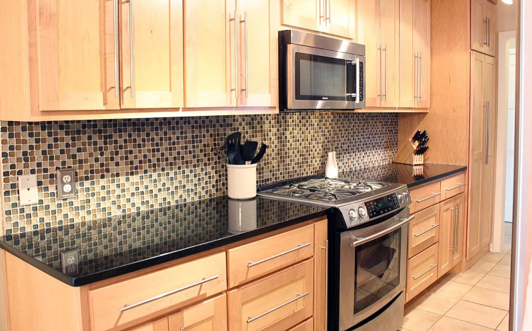MUST SEE- Updated kitchen/Hardwood floors 3 bed/2bath!! Coming soon! – photo 4