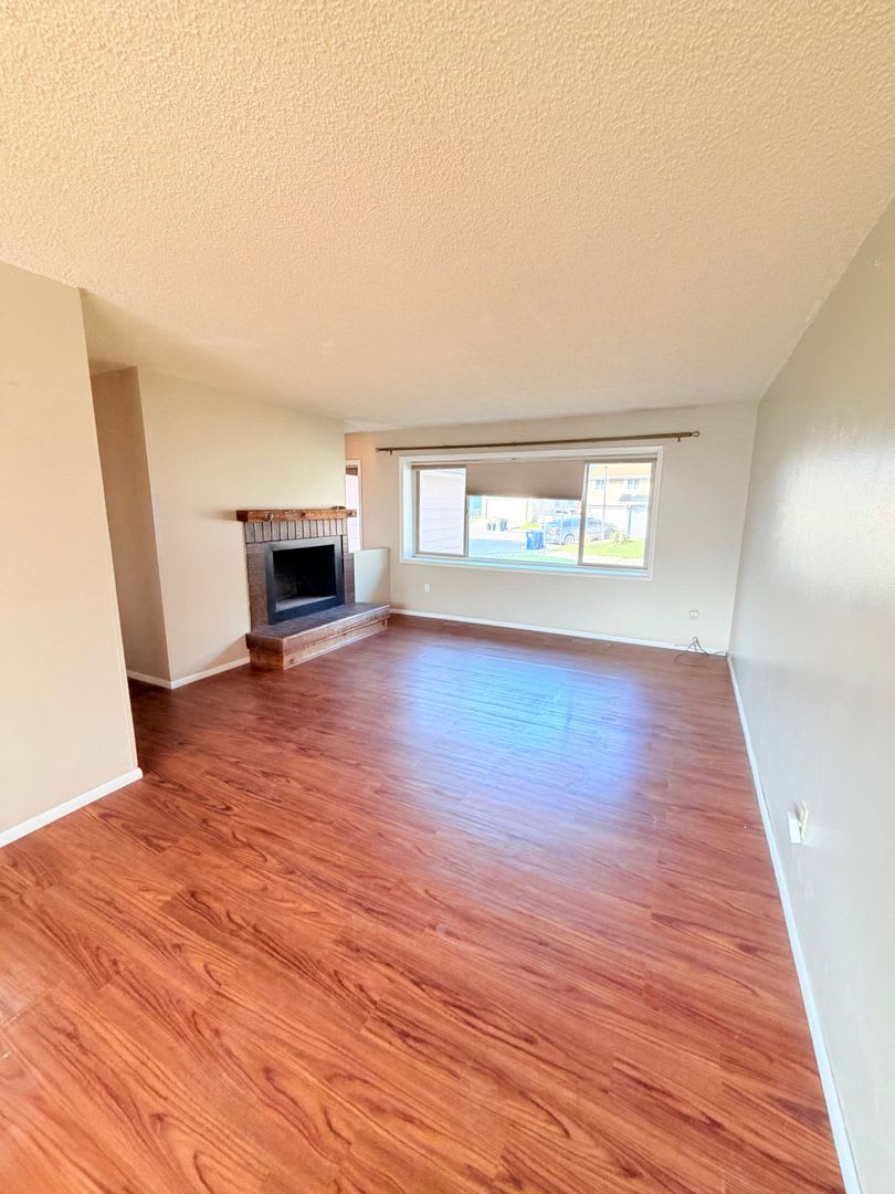 Cozy 5 bed 2 bath Home – photo 2