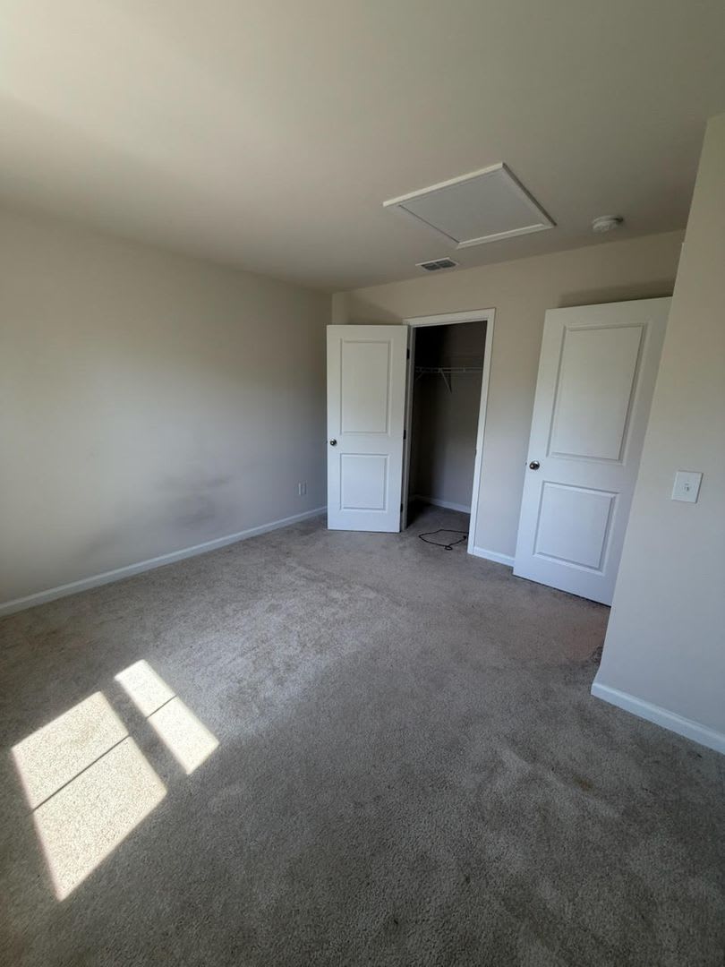3 bedroom home with 1 car garage available now! – photo 3