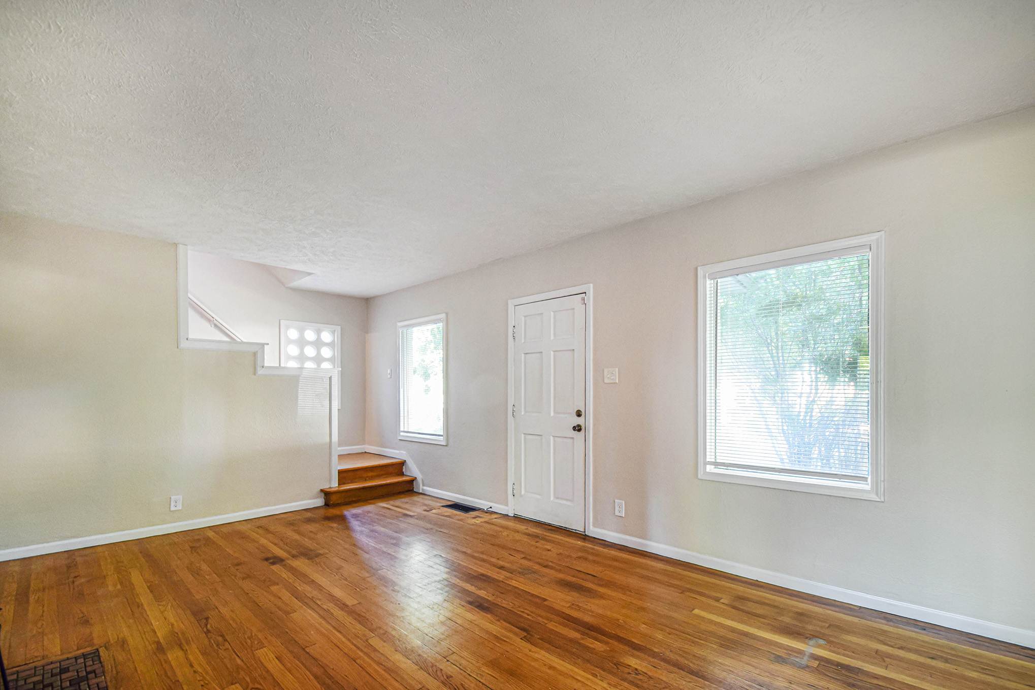 1933 Beverly Pl – photo 3