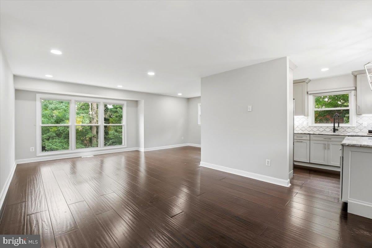 131 CASMAR Street SE – photo 5