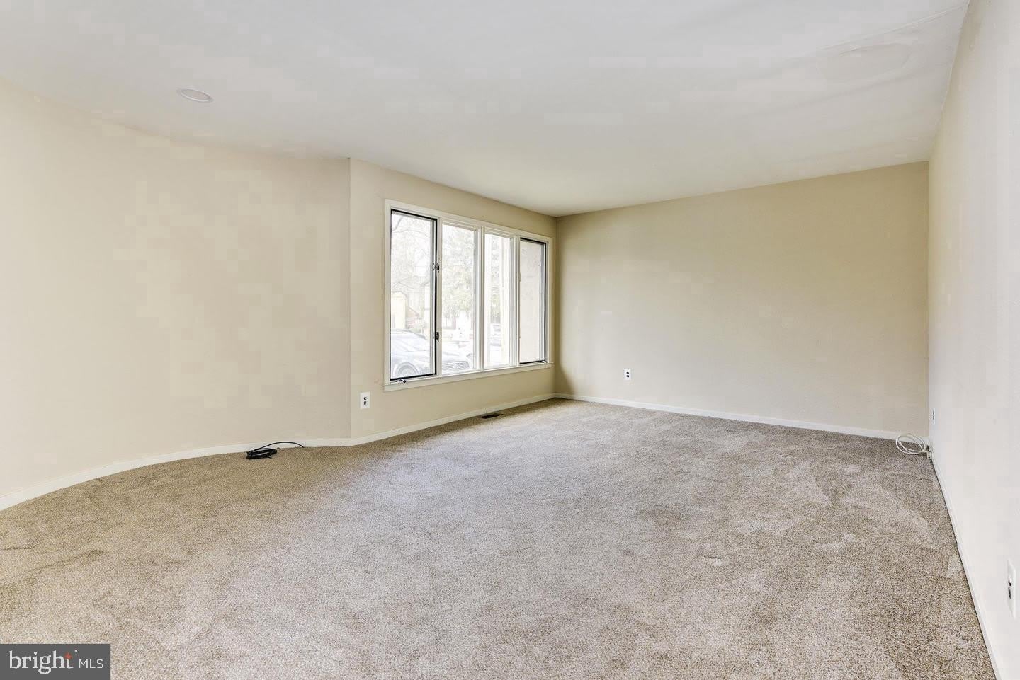 215 KEATS DR – photo 4