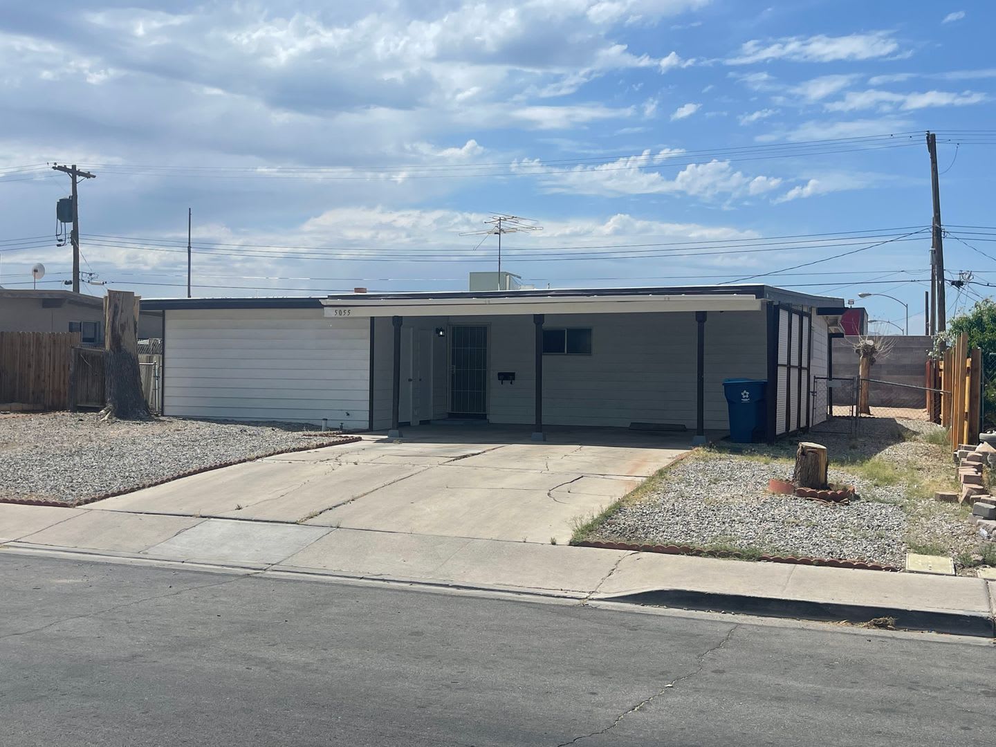 Classic 3Bed/2Bath single story home located near Boulder Highway – photo 1