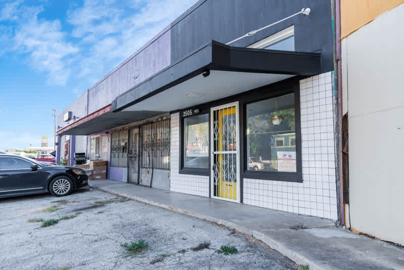2505 South Presa Street – photo 2