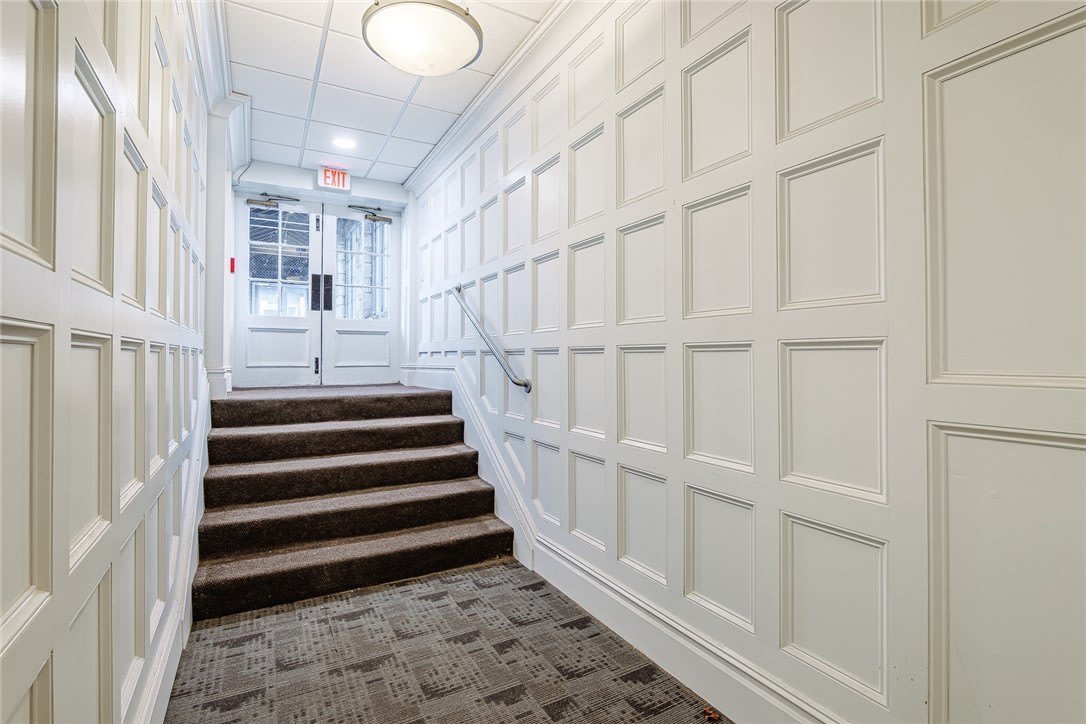421 University Ave – photo 3