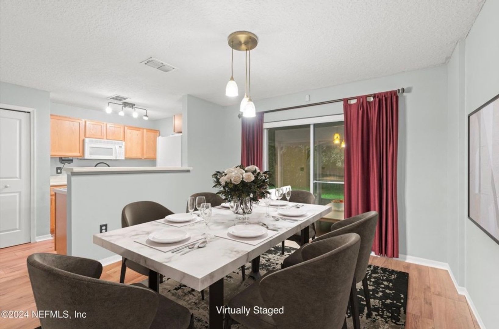 Charming 3BR Townhome in Jacksonville – photo 3