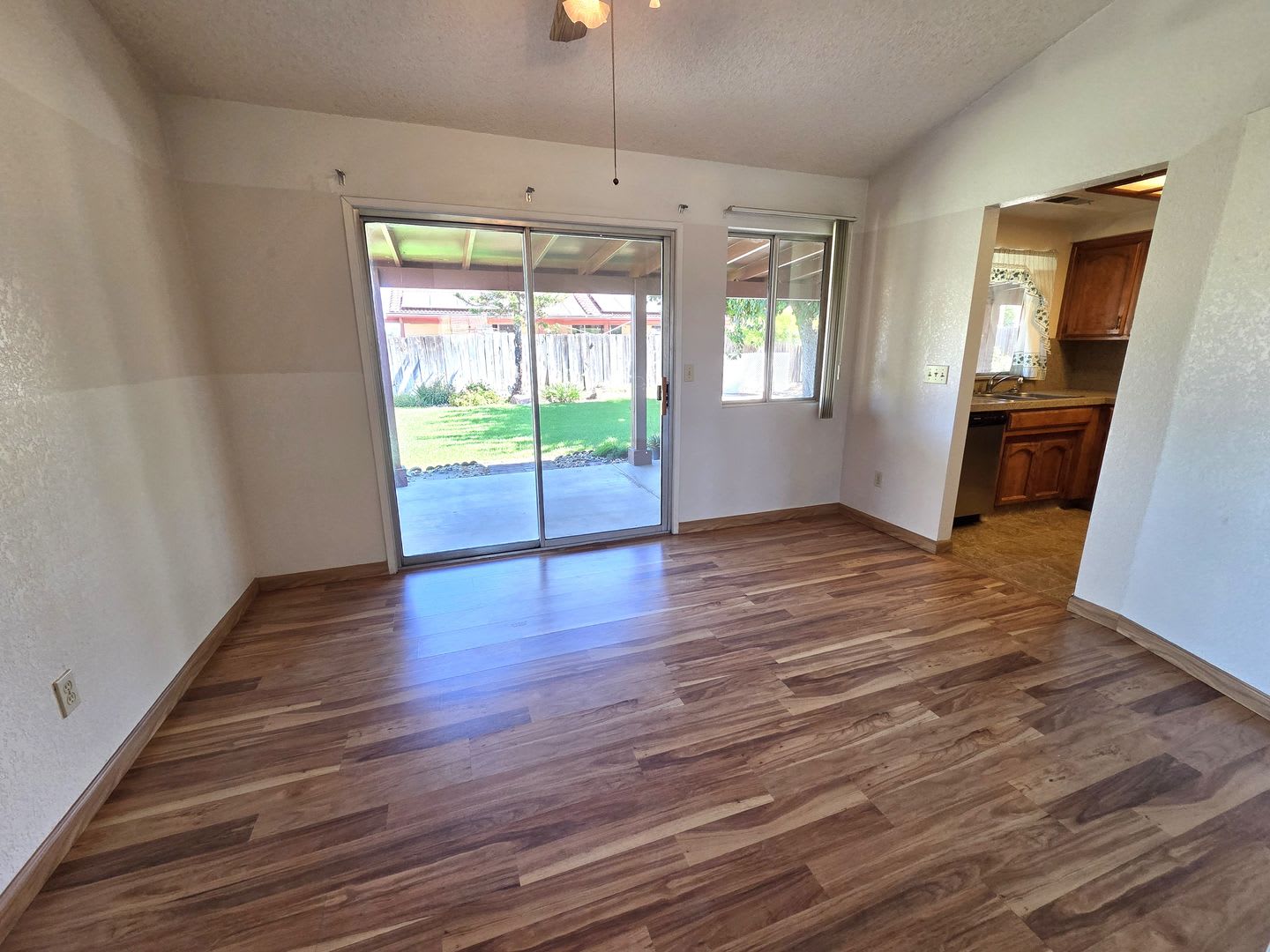 Beautiful 3 Bedroom 2 Bath Home in Gated Community – photo 4