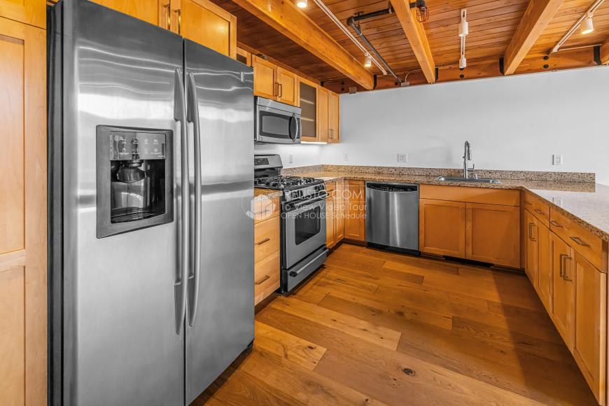 380 10th St. – photo 5