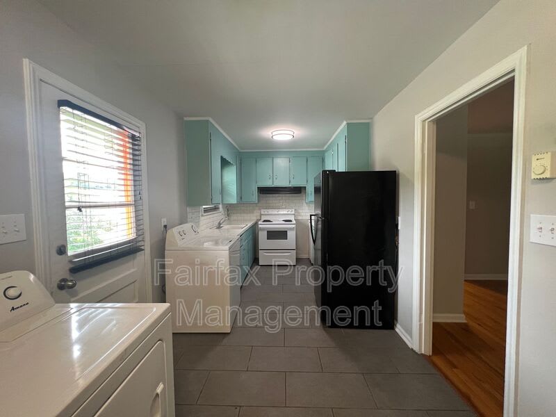 1931 Morehead Avenue – photo 4