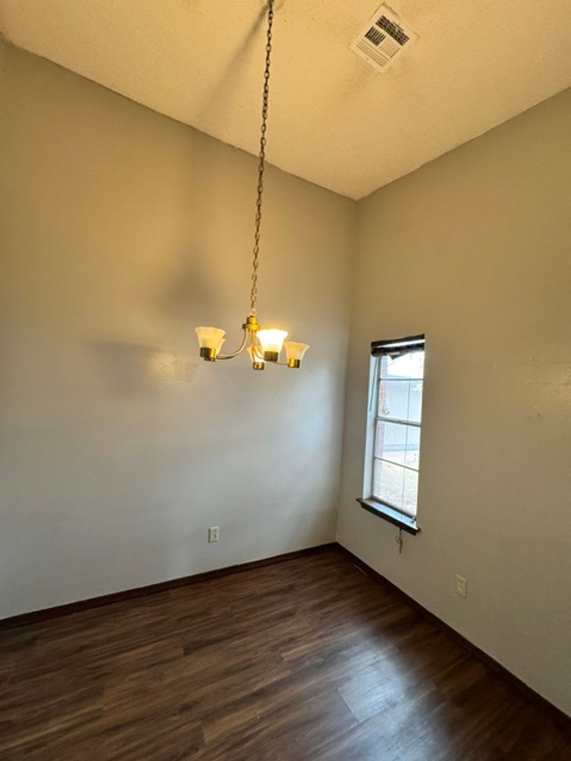 2 Bedrooms A Flex Space For Rent 1 And 1 2 Baths With A 1 Car Garage Duplex For In Sw Okc Near S Western And I 240 – photo 4
