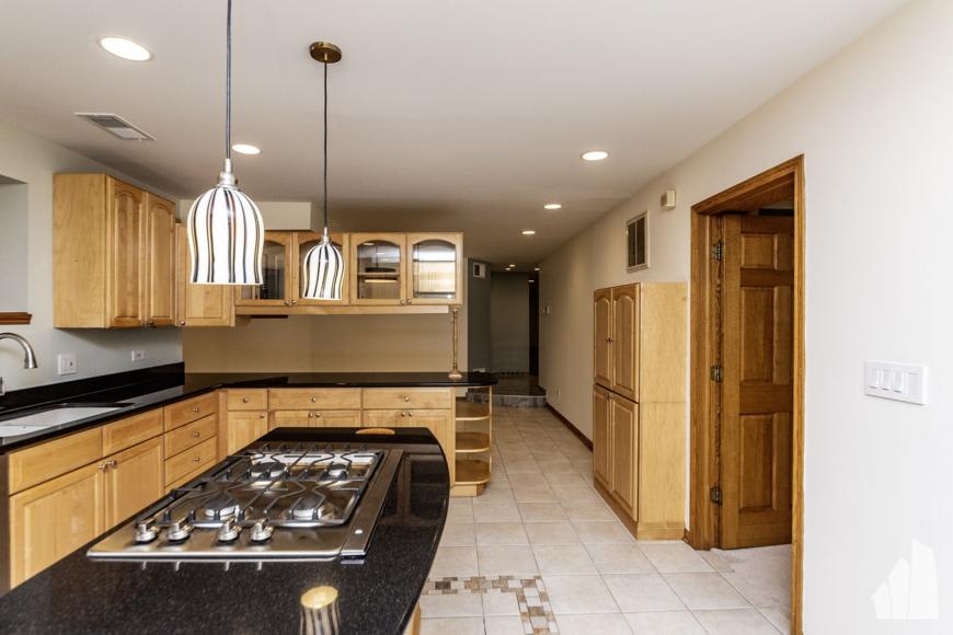 4625 N Dover – photo 2