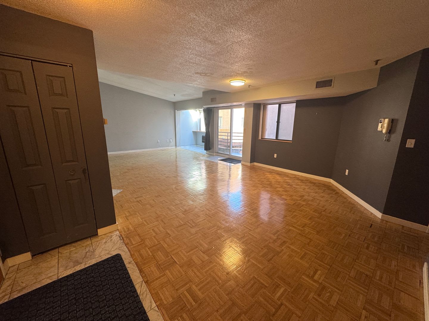 Lovely 2 Bed 2 5 Bath Condo Avail For May Or June – photo 1