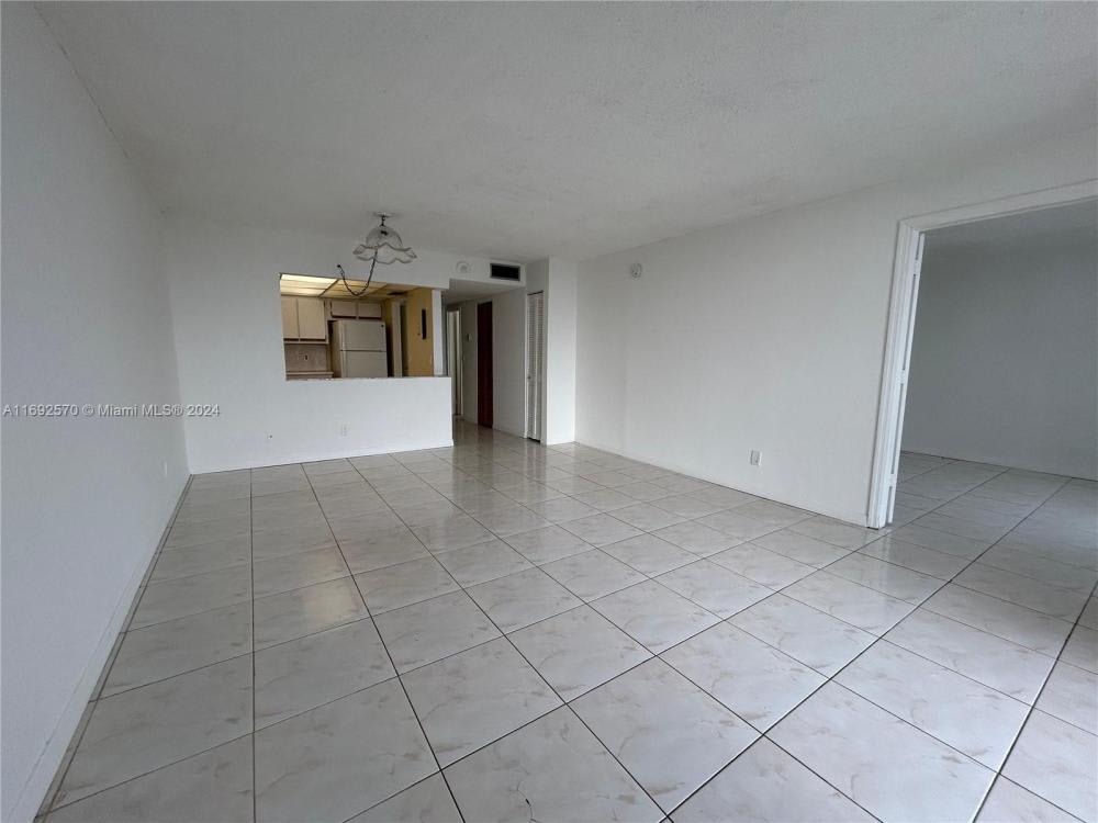 13499 Biscayne Blvd – photo 1